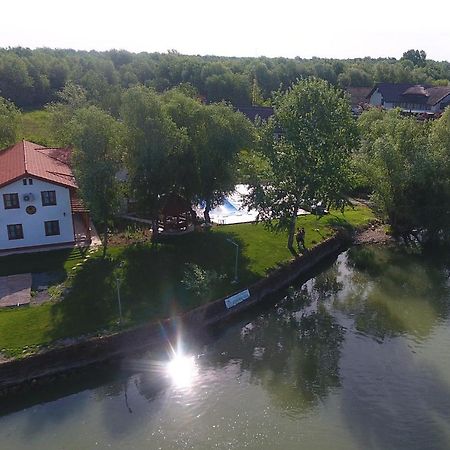 Dumbrava Hotell Uzlina Exteriör bild