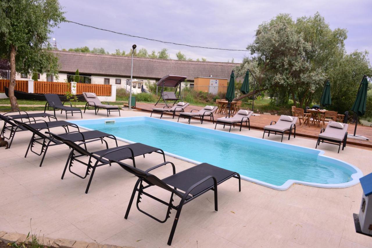 Dumbrava Hotell Uzlina Exteriör bild