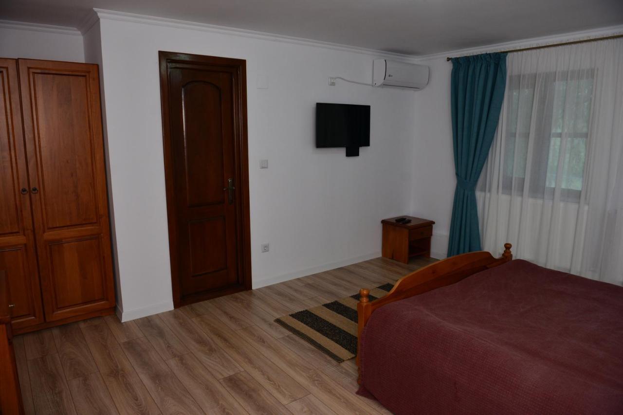Dumbrava Hotell Uzlina Exteriör bild