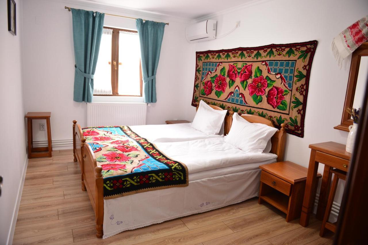 Dumbrava Hotell Uzlina Exteriör bild