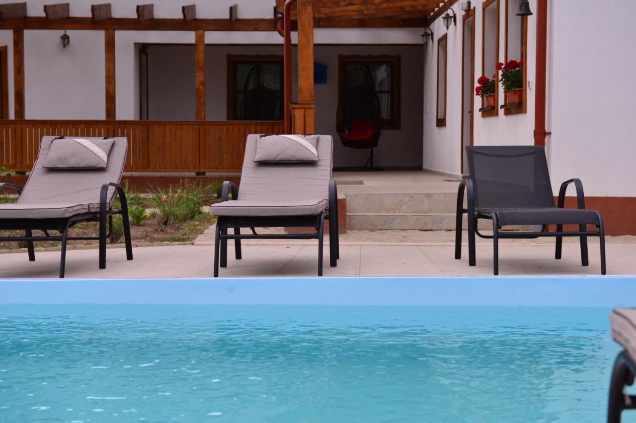 Dumbrava Hotell Uzlina Exteriör bild