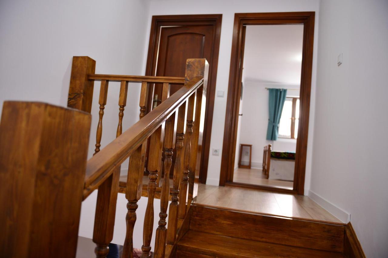Dumbrava Hotell Uzlina Exteriör bild