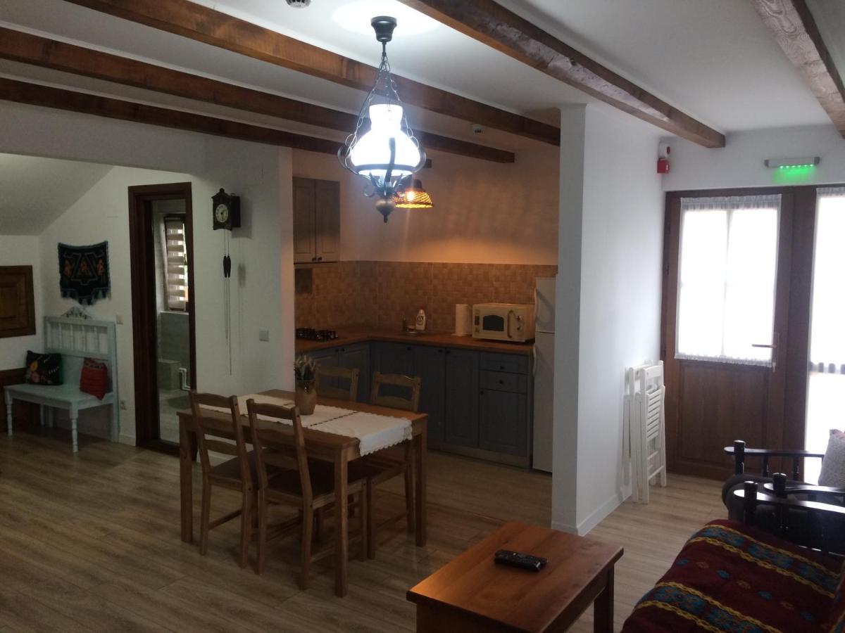 Dumbrava Hotell Uzlina Exteriör bild