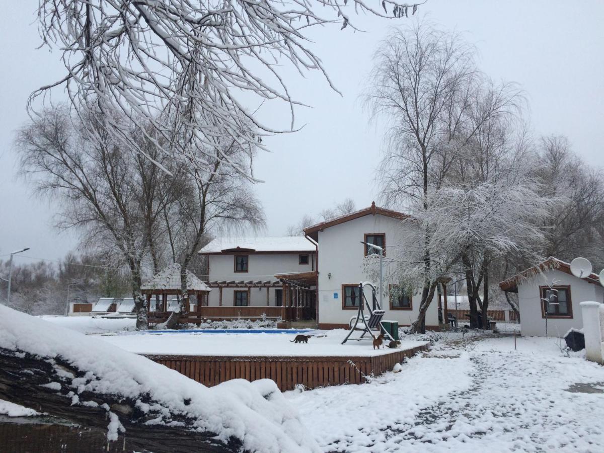 Dumbrava Hotell Uzlina Exteriör bild