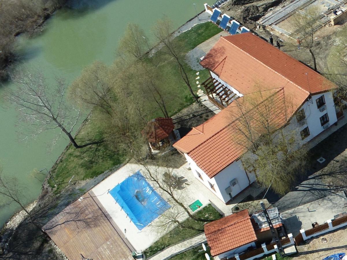 Dumbrava Hotell Uzlina Exteriör bild
