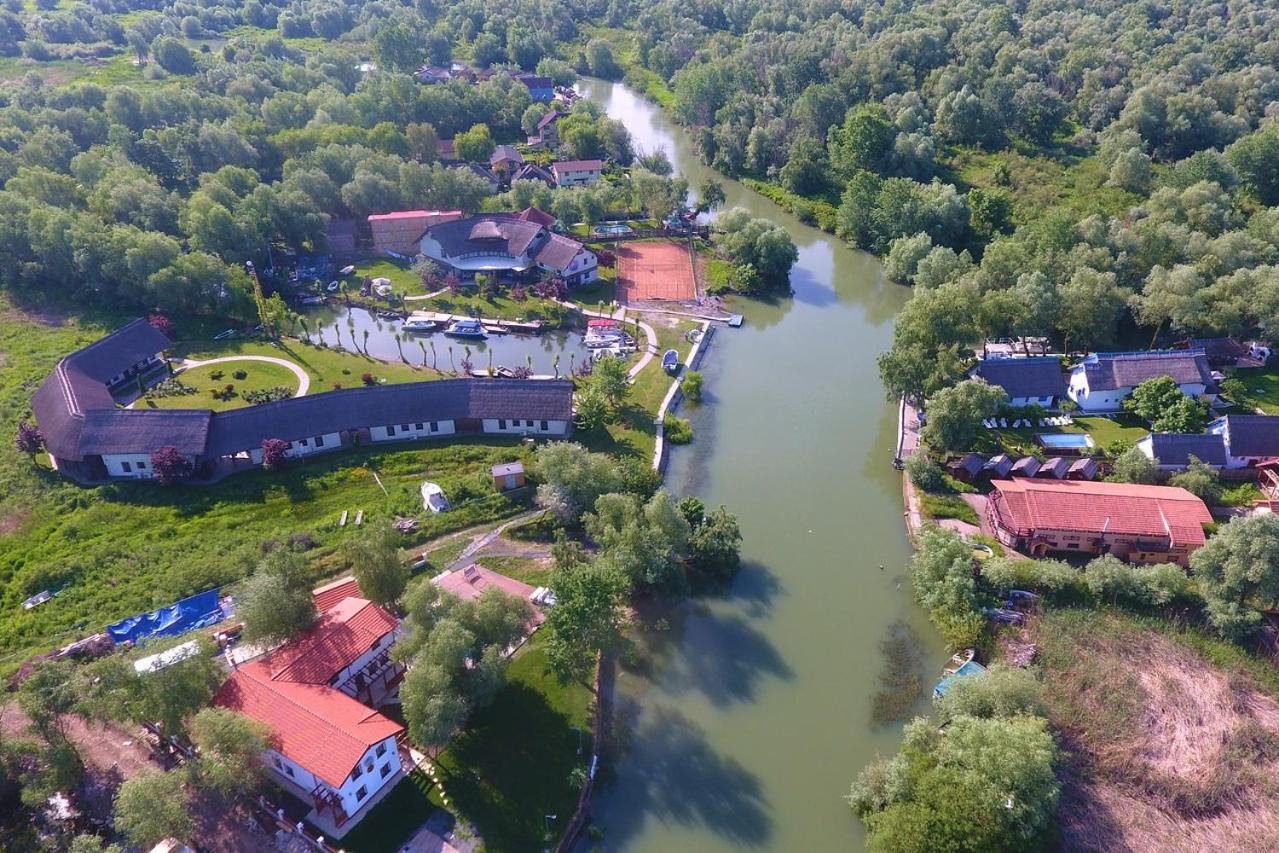 Dumbrava Hotell Uzlina Exteriör bild