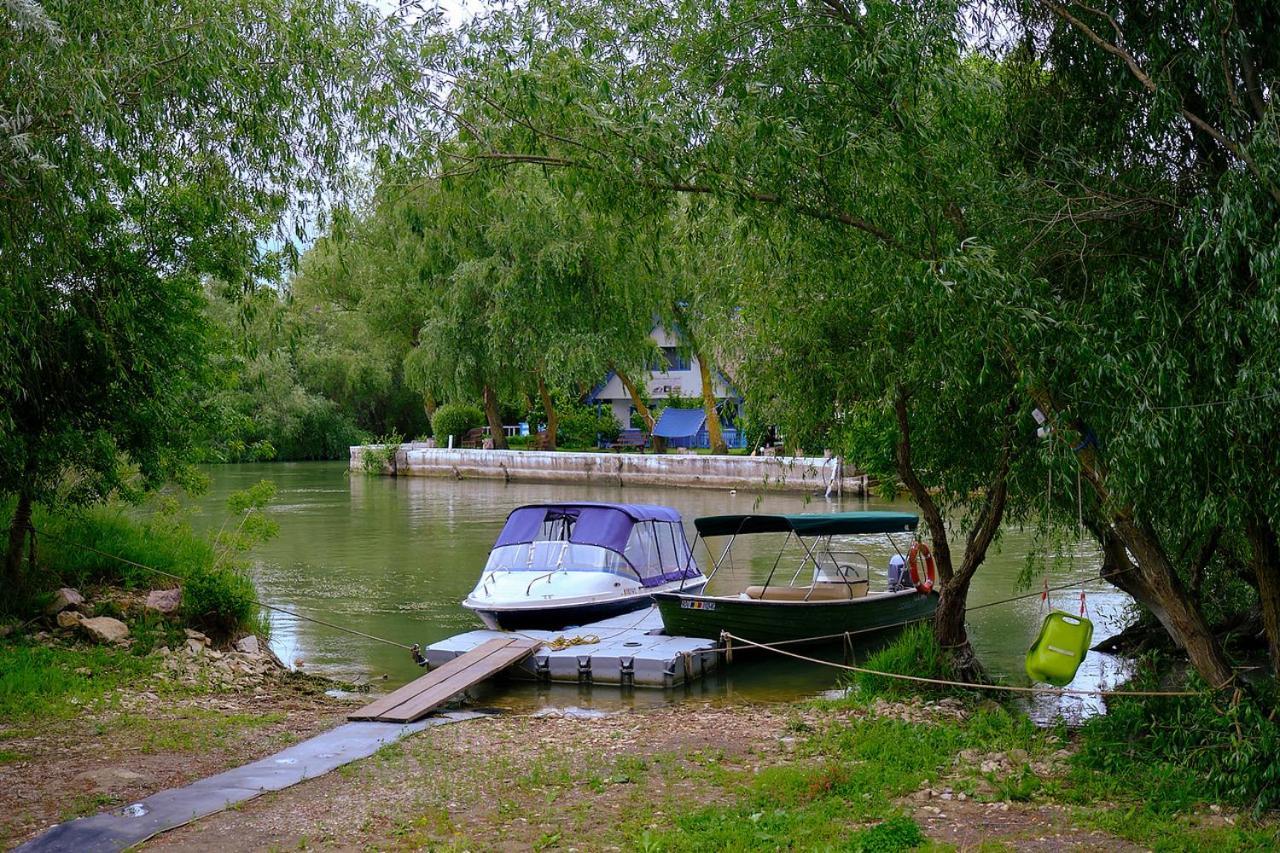 Dumbrava Hotell Uzlina Exteriör bild