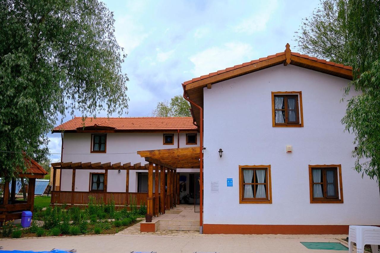 Dumbrava Hotell Uzlina Exteriör bild