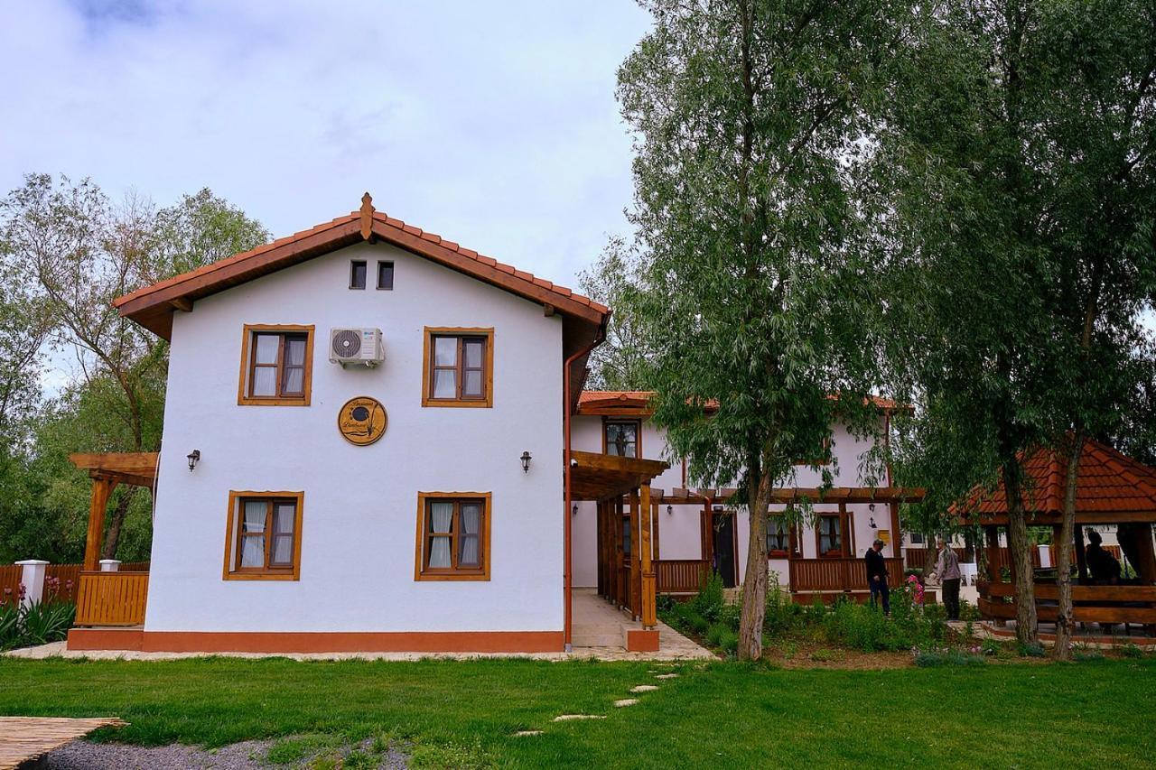 Dumbrava Hotell Uzlina Exteriör bild
