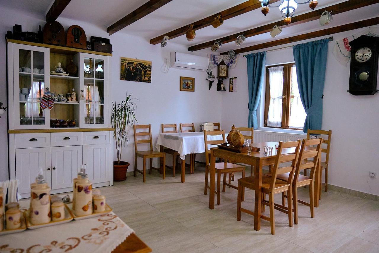 Dumbrava Hotell Uzlina Exteriör bild